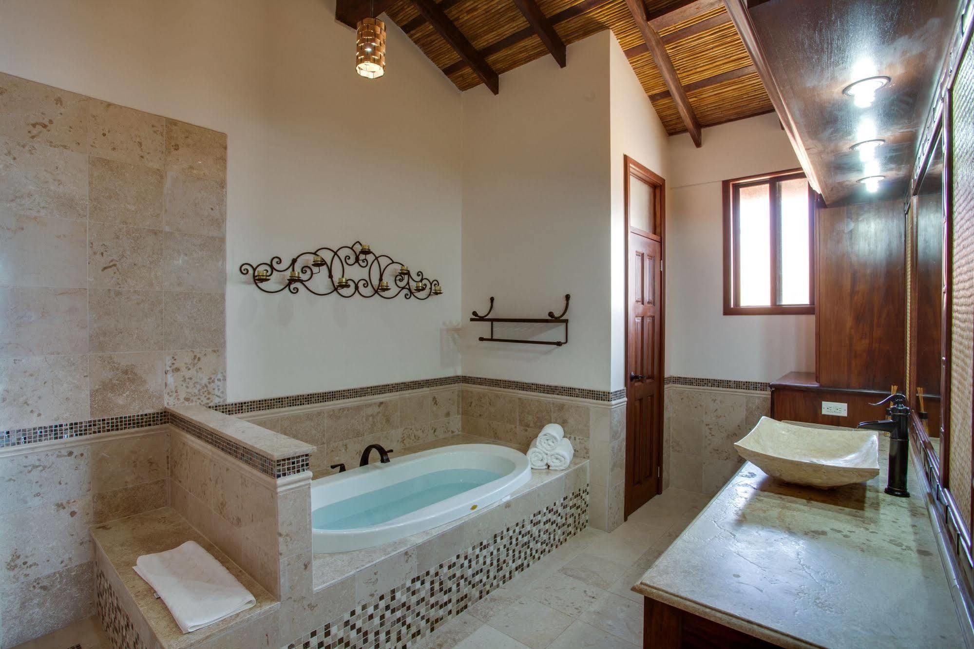 Villa Margarita At Jaguar Reef Хопкинс Екстериор снимка